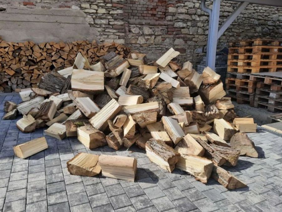 Policie varuje před podvody s levným palivem. Na Boskovicku lidé někdy dostali jen třetinu dřeva