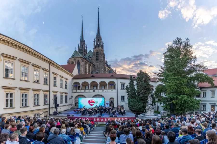 Jazzový festival v Brně: Koncerty v tramvajové vozovně i na lodi