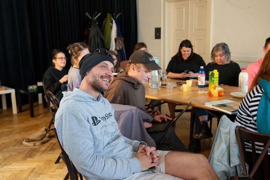 Slušnost kryje strach: HaDivadlo uzavře sezonu Frischovou satirou
