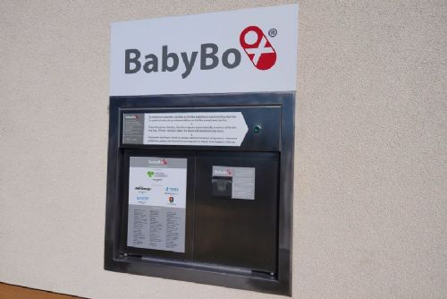 obrázek:V Tišnově u nemocnice otevřeli nový babybox. Je 94. v Česku a devátý v Jihomoravském kraji