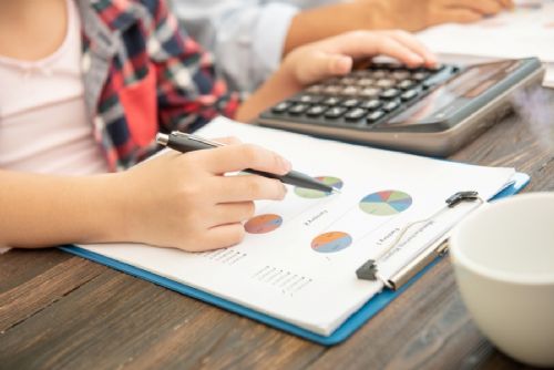 obrázek:Finanční gramotnost žáků má slabiny. Školy kvůli AI mění testování