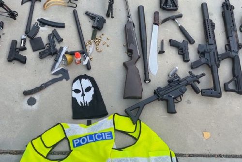 obrázek:V Brně odhalili varnu pervitinu ukrytou v kontejnerech. Policie našla i zbraně