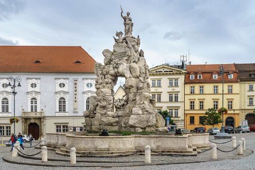 Foto: Socha Evropy zpět na Parnas: Brnem cestovala s časovou schránkou