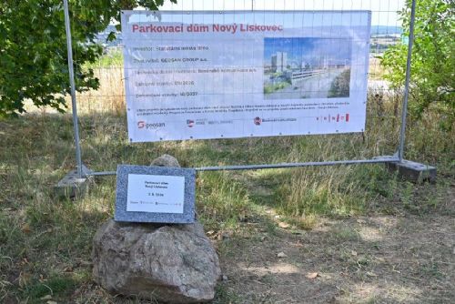 obrázek:V Novém Lískovci začala stavba parkovacího domu s 294 místy. Průjezd po Oblé se zúží na 3,5 metru