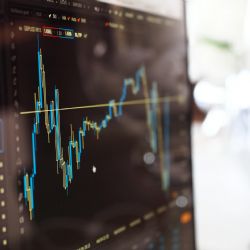 Ekonomika letos zvolní na 1,2 %, inflace dosáhne 12,3 %