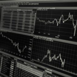 Ekonomika projde kvůli válce mírnou recesí, průměrná inflace letos dosáhne 16,2 %