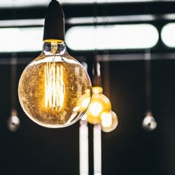Lidem po ukončení činnosti dodavatelů energií pomáhají nejen MPO a ERÚ