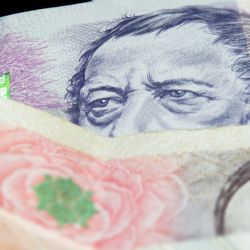 Senát schválil mimořádnou daň z neočekávaných zisků