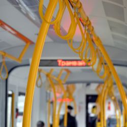Českobudějovičtí cestující v MHD na respirátory nezapomínají, ukázala kontrola