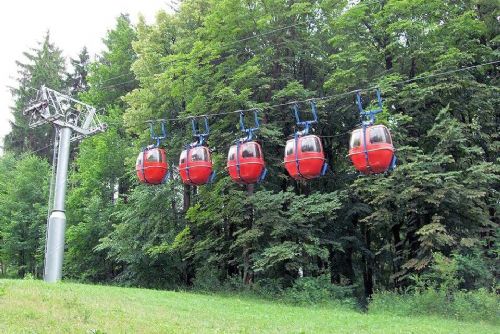 obrázek:Historická pulzní lanovka v Mariánských Lázních patří mezi technické rarity českých hor